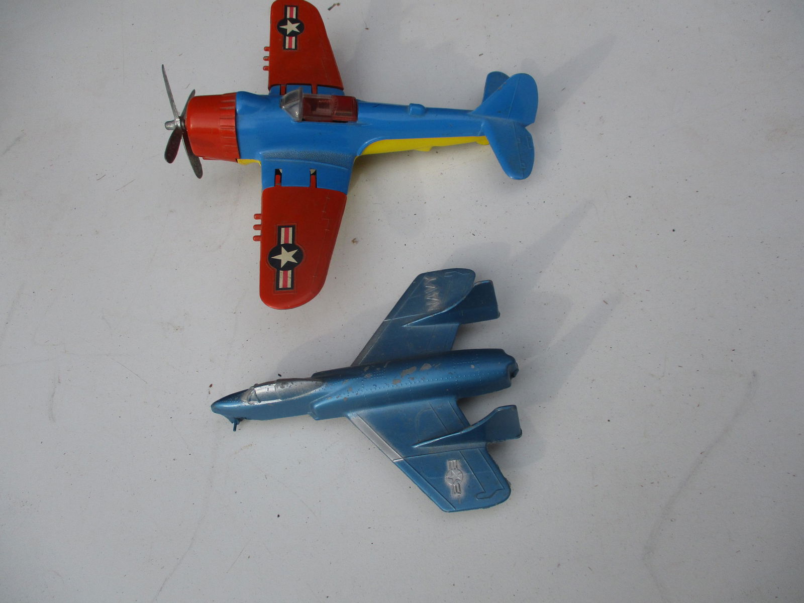 Hubley Airplane with Folding Wings and Collapsible (1 of 9)