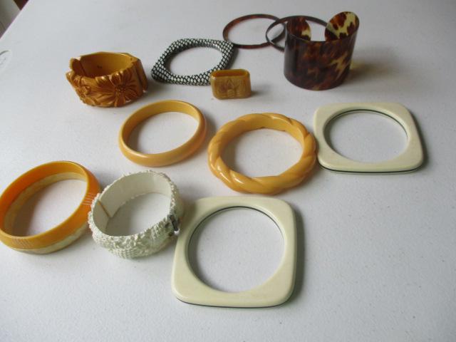 Bakelite Holder & Vintage Plastic Bracelets: See Photos for Condition