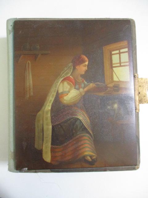 Russian Lacquer Fedoskino Lutukin Photo Album: Scarce - Some crazing of paint, felt loose on binding - Doesn't include photos - See Photos for Condition - Sorry but we are unable to remove frames on items