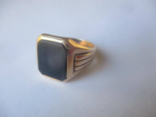 10K & Onyx Men's Ring - Size 9 (1 of 3)