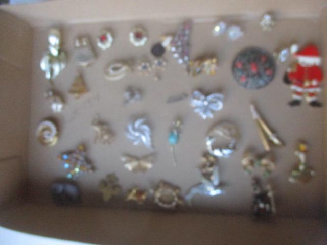Trifari, Lisner, Weiss & Other Signed Pieces, Etc.: Trifari Pins, Weiss, Lisner, Denicola, Giovanni, Napier, Monet, Sara Coventry and Other Signed Pieces. See photos for condition and details.