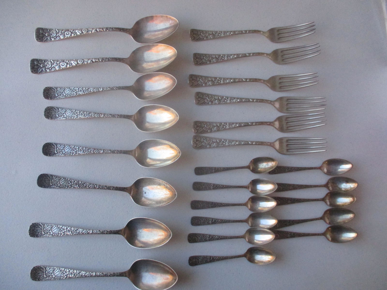 Towle Sterling Arlington Floral Repousse 25 Pieces (1 of 12)