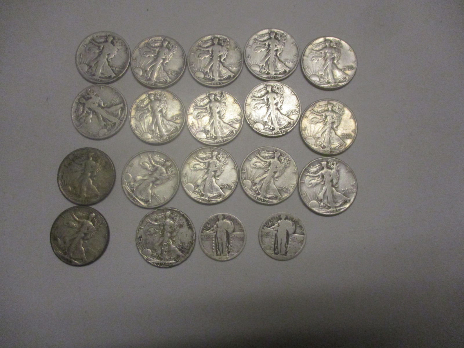 17 Walking & 2 Standing Liberty Half Dollars (1 of 5)