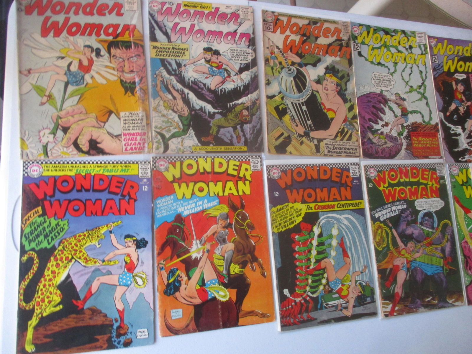 22 - DC Wonder Woman Comic Books (1 of 5)