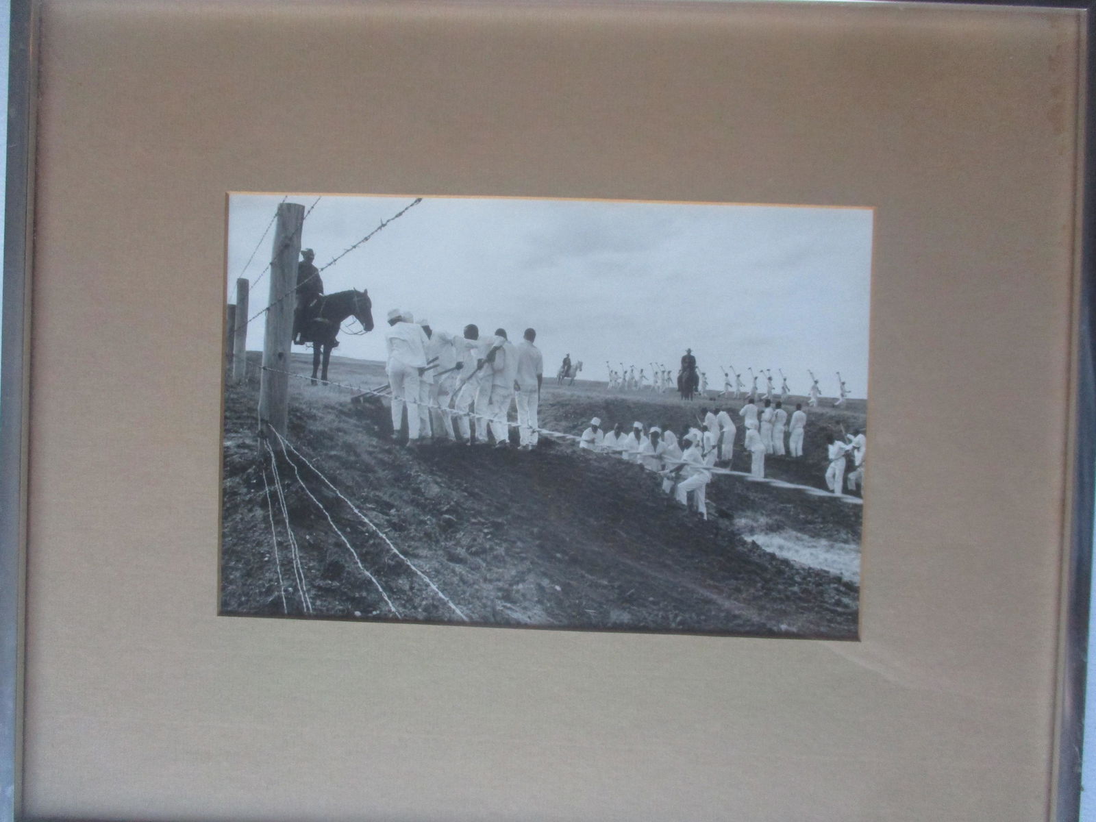 Photo of Prisoners in a Chain Gang (1 of 7)
