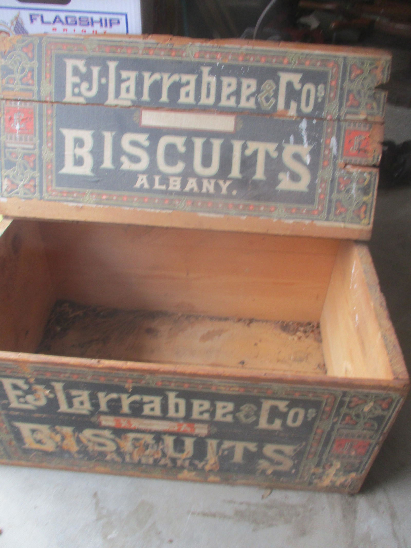 E.J. Larrabee & Co S. Biscuits Albany Box - Original (1 of 4)