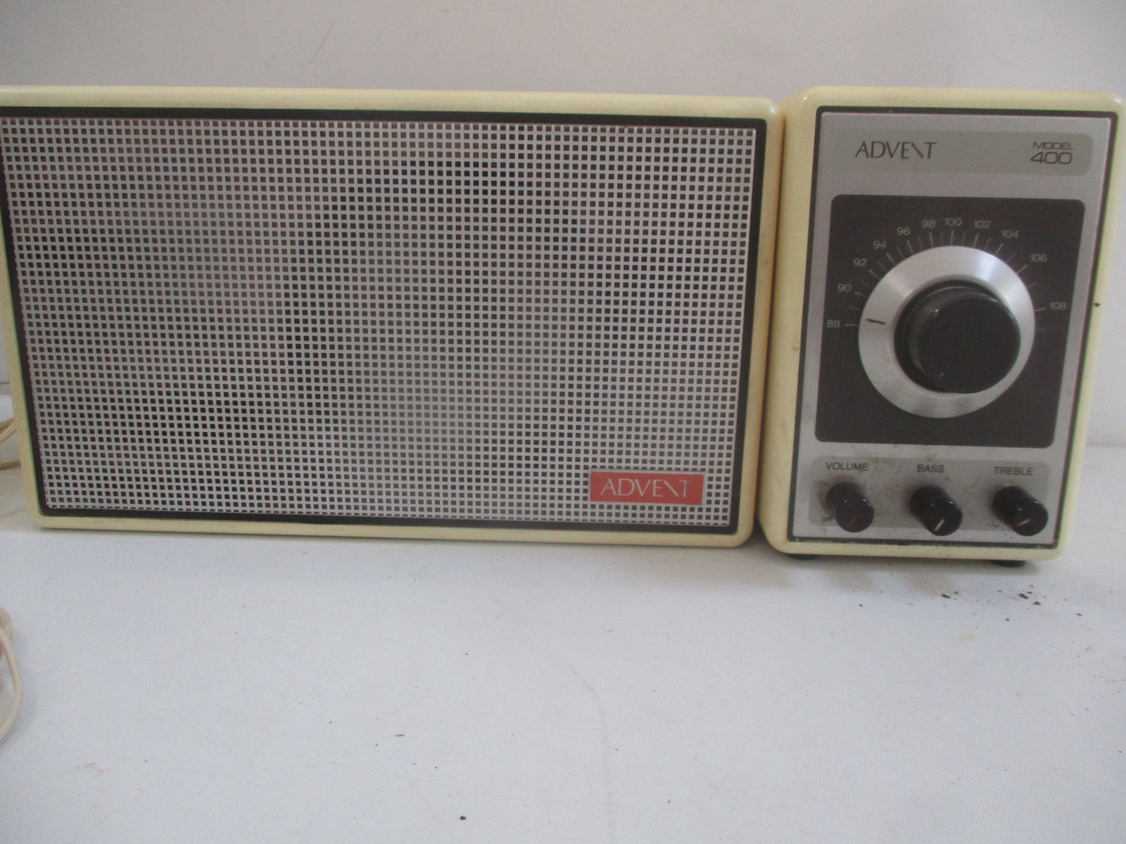White Advent Radio with Speaker Model 400 (1 of 5)