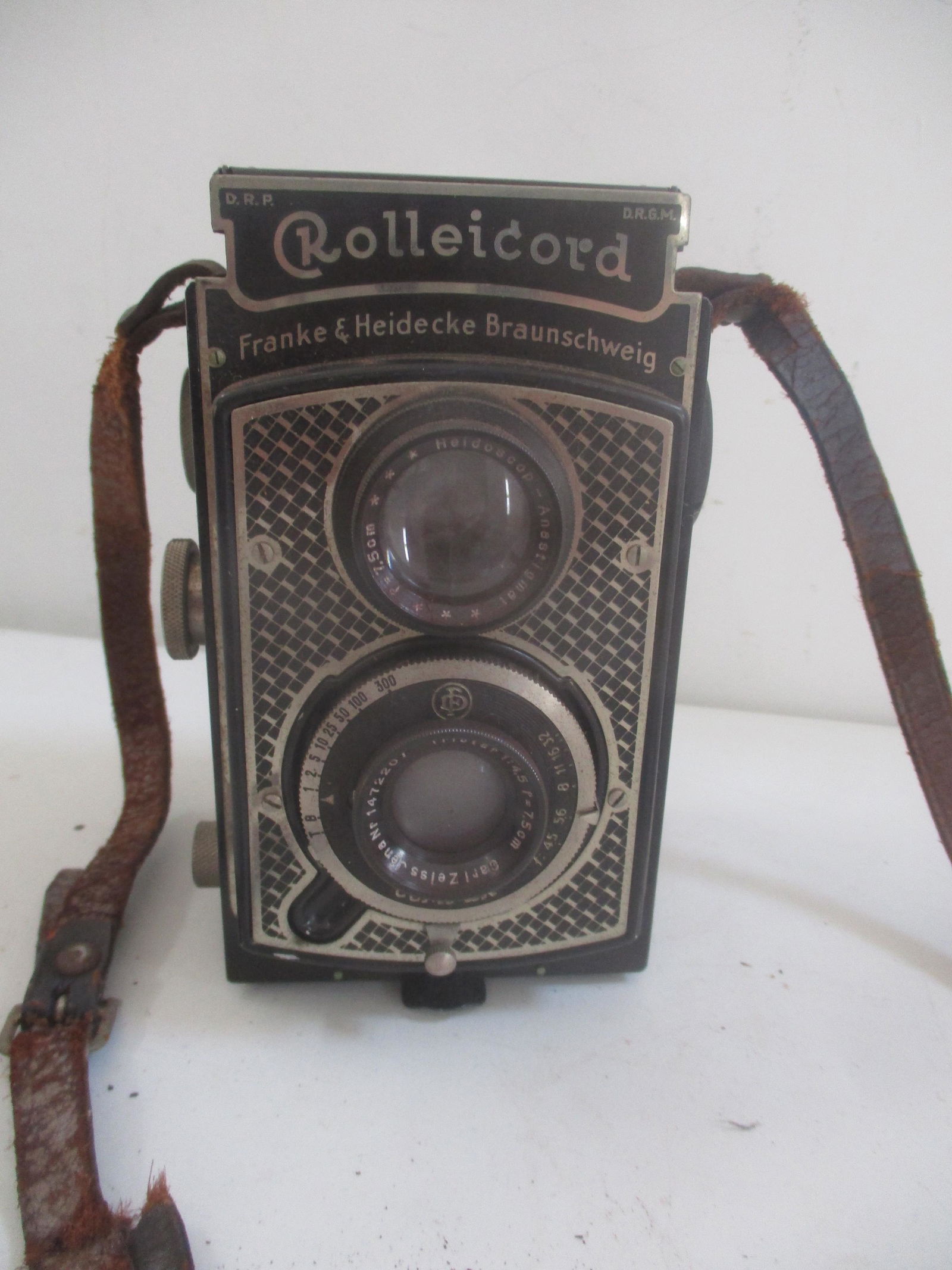 Vintage RolleicordCamera with Case (1 of 7)