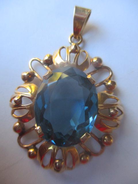14K & Gemstone Pendant - Carved Stone (1 of 3)