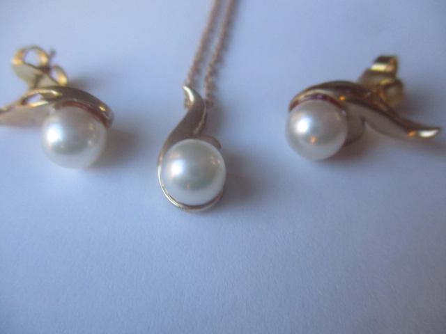 14K Pearl Necklace & Earrings 18" Chain (1 of 3)