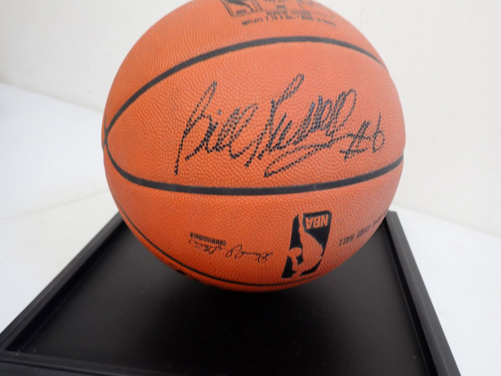 Bill Russell Signed Official Spaulding Basketball PSA/DNA Cert. (1 of 5)