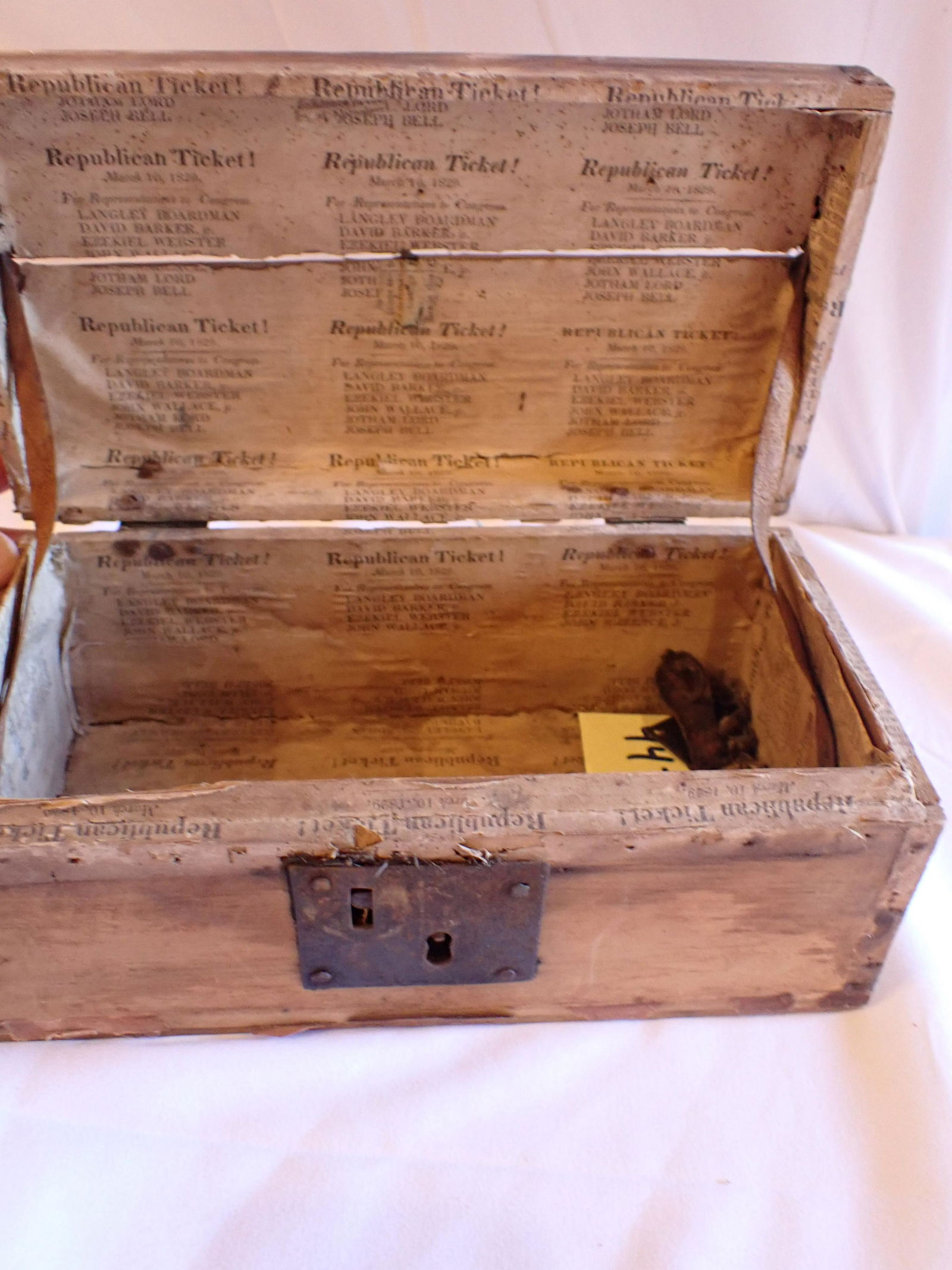 Worcester 9 Baseball Wooden Cigar Box with Lithographs (1 of 6)