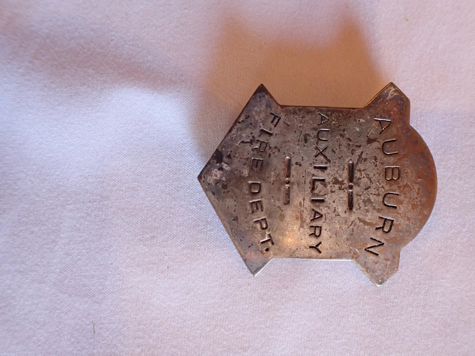 Antique Auburn Auxillary Firemans Badge: Please see photos and come to the 2 day preview for condition.