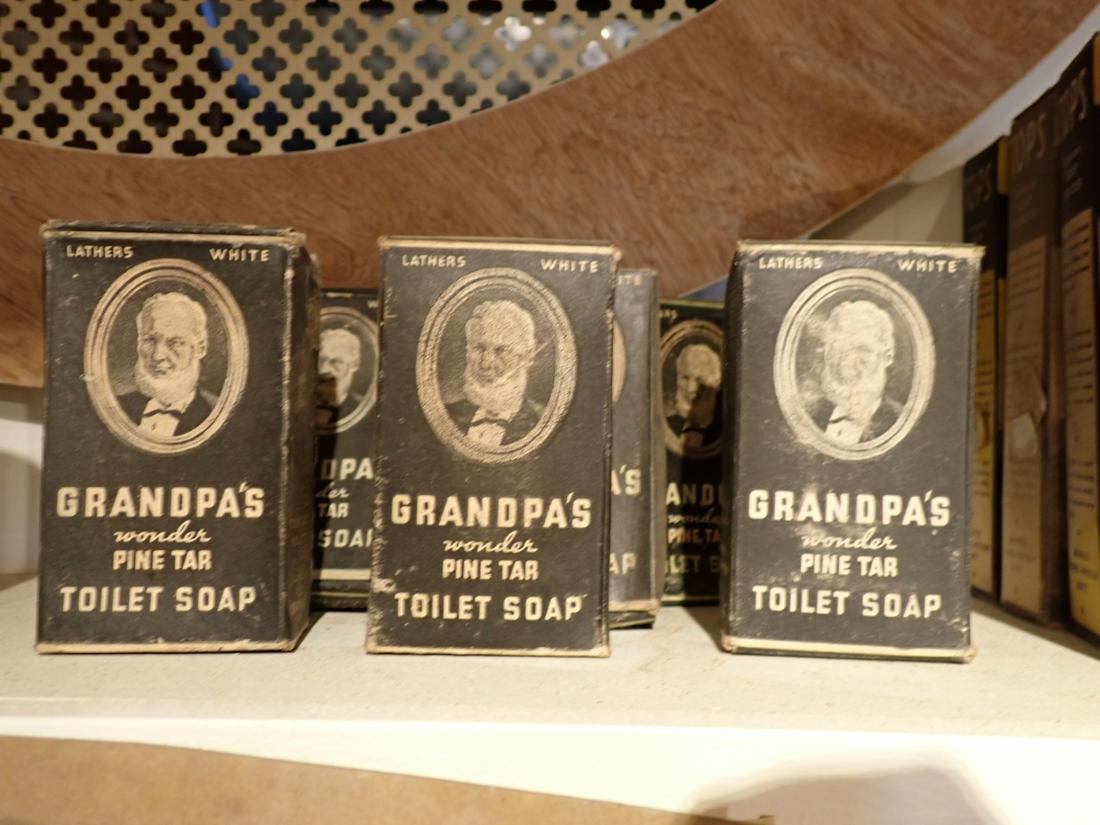 Grandpa's Wonder Pine Tar Toilet Soap (1 of 4)