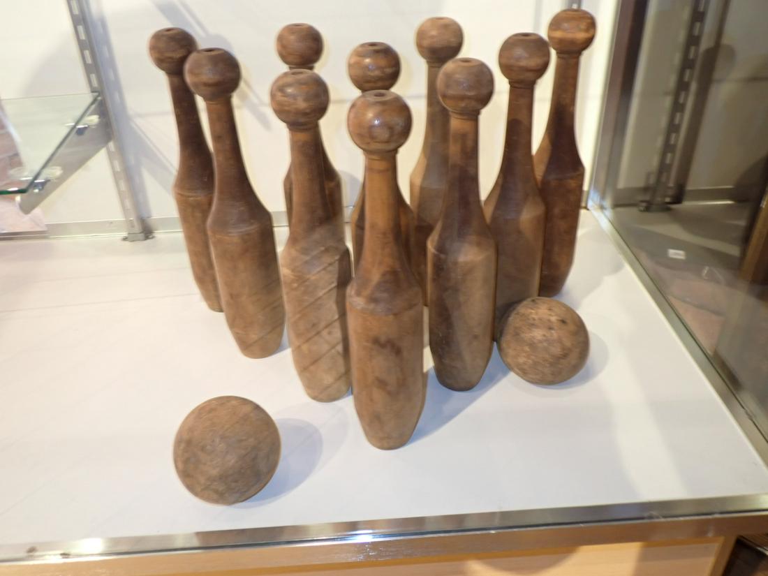 Early Wooden Bowling Set 10 Pins and 2 Balls (1 of 6)