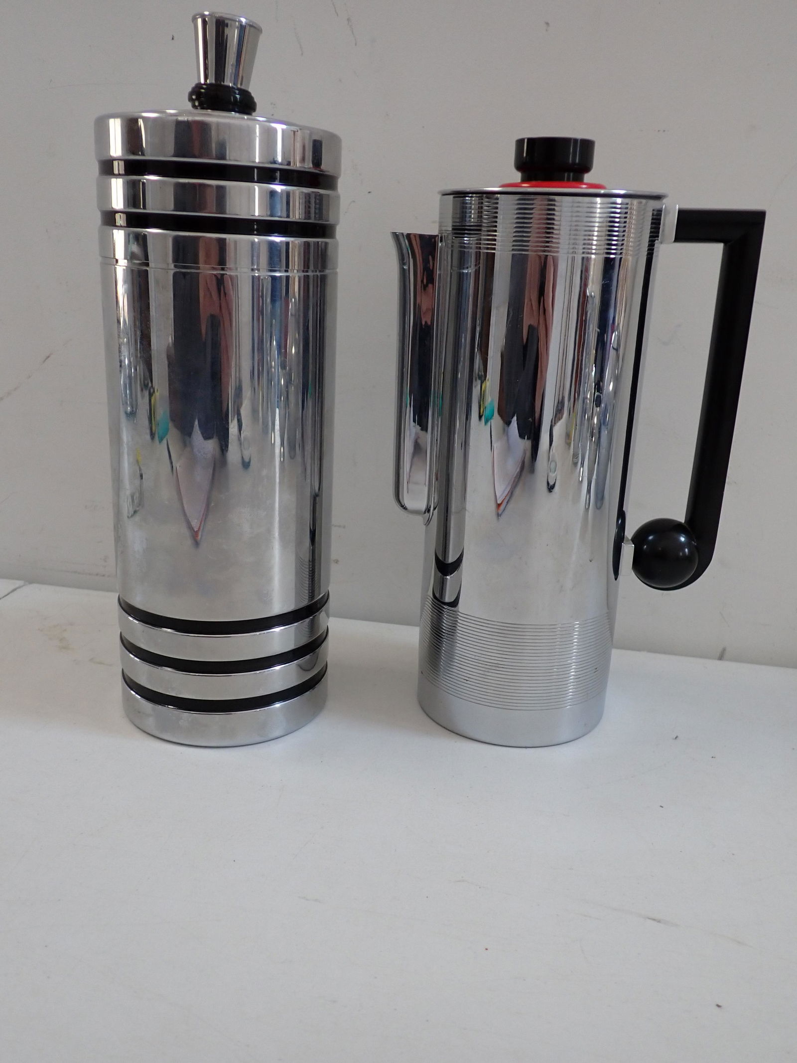 Chase Chrome Cocktail Shaker and Bruce Hunt Coffee Pot Bakelite 1935 (1 of 9)