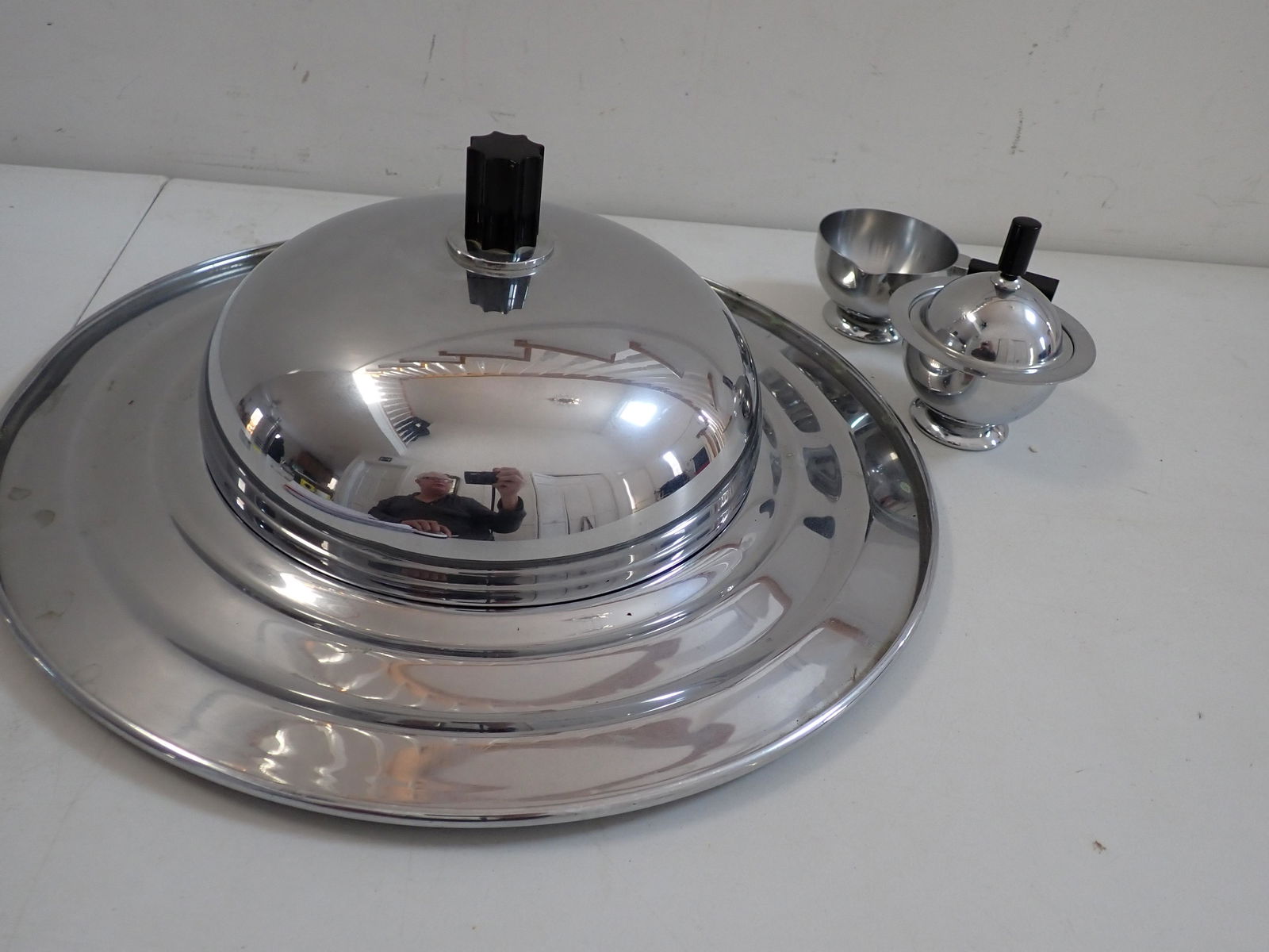 Art Deco - Unsigned Chrome Covered Serving Platter Bakelite (1 of 10)