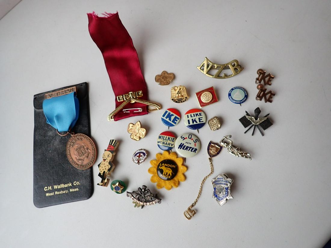 Wilkie, Landon and Ike Campaign Buttons. Ike Earrings, Mass (1 of 7)