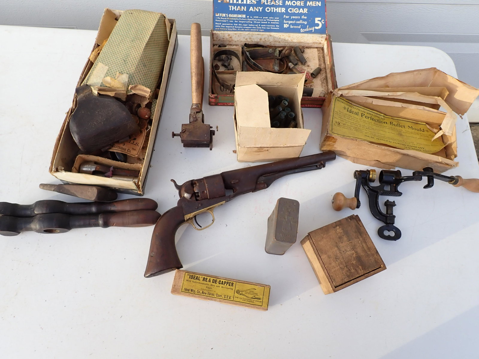 1860 Model Army Colt Revolver with Reloading Accessories: Bullet Mold and Equipment - Has some surface rust. See photos for condition and details. Local pick-up available on February 4th or 3rd party shipping available. Please see terms.