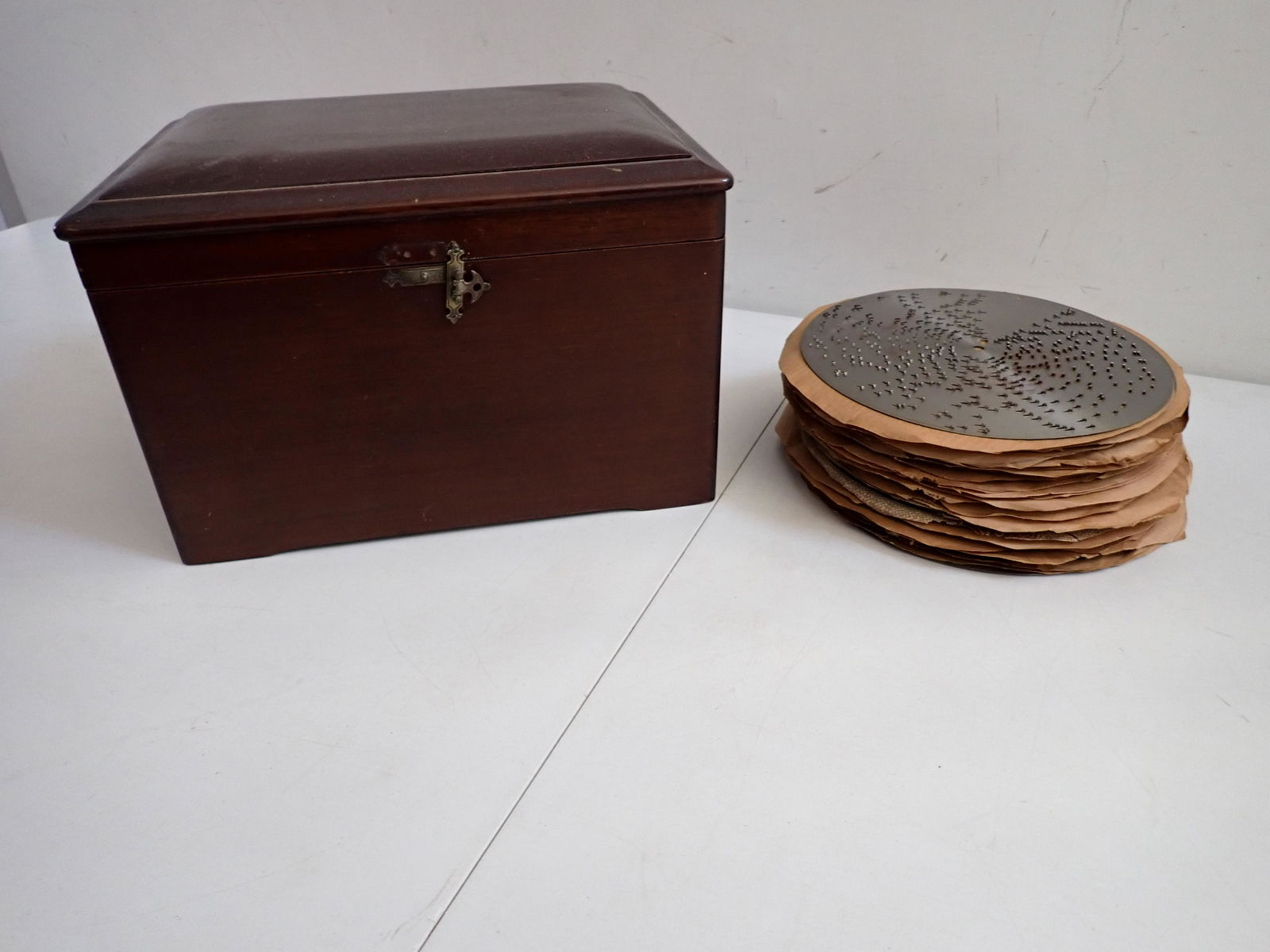 Regina Music Box with (32) Metal Discs - Star Spangled Banner (1 of 19)