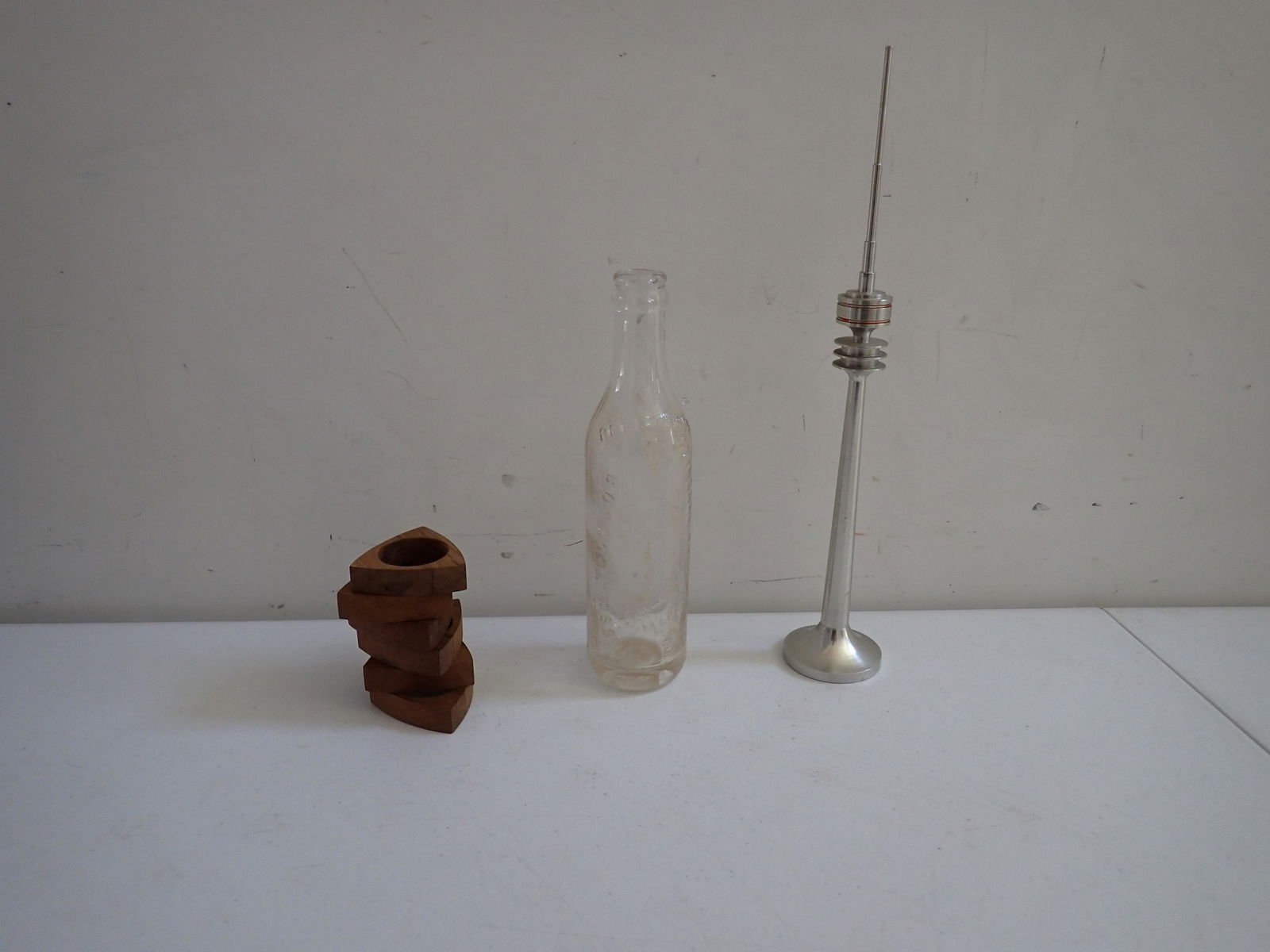 Olympic Tower, Boston Advertising Bottle & Teak Napkin Rings (1 of 9)