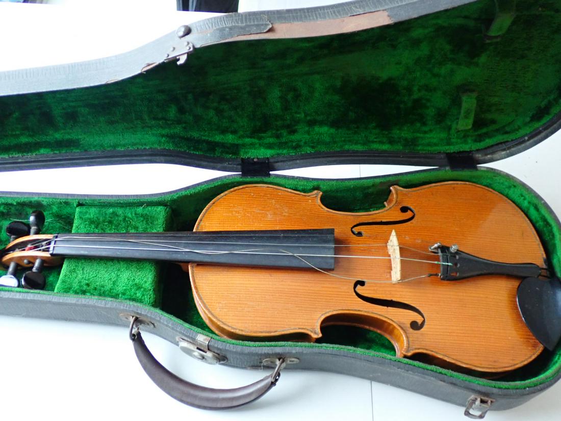 Stradivarius Copy Violin in Antique Case (1 of 4)