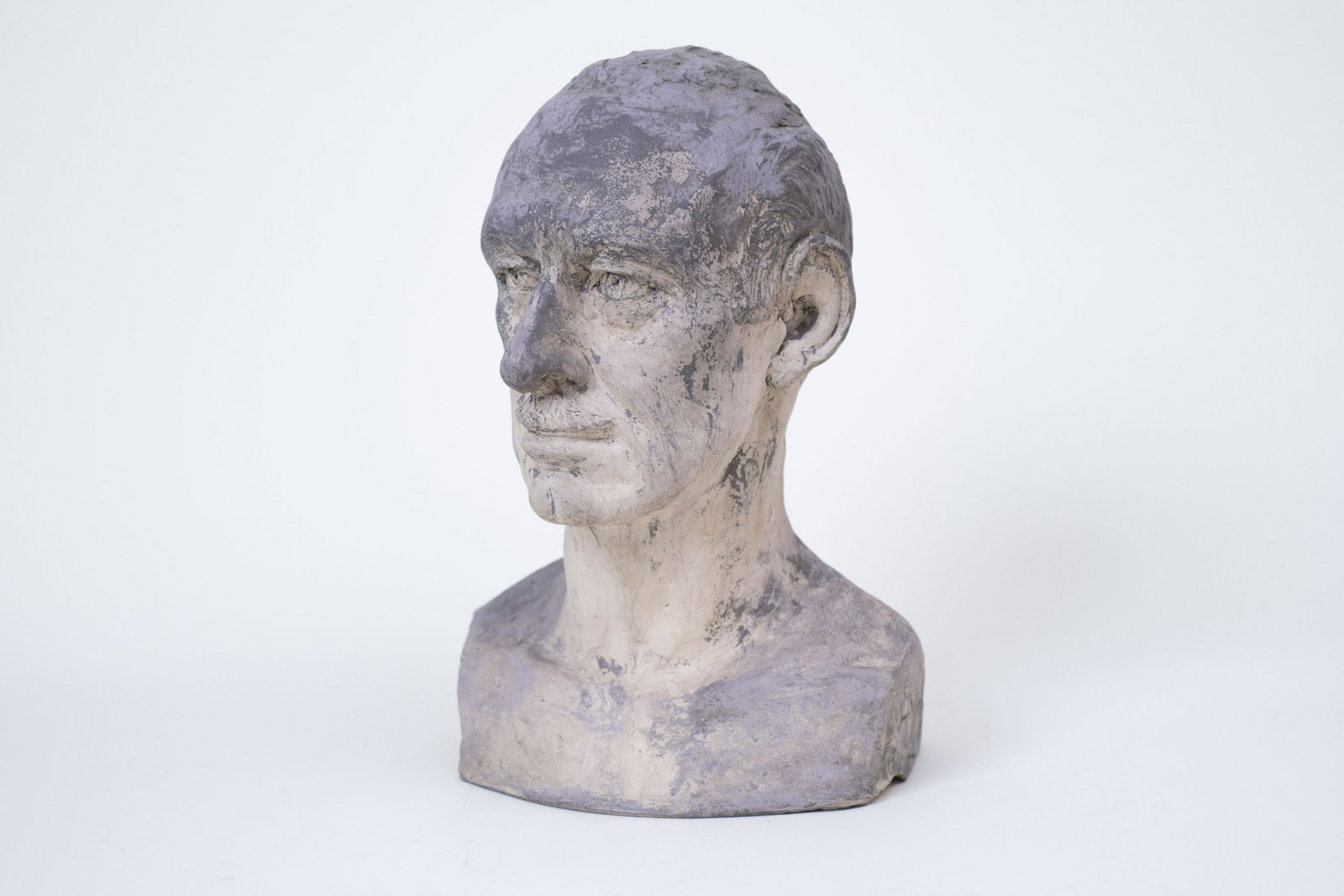 Untitled Bust Livingston Welch 1953: Clay - 10" x 10" x 15". From Lubec, Maine estate. See photos for condition and details. Local pick-up available on February 4th or 3rd party shipping available. Please see terms