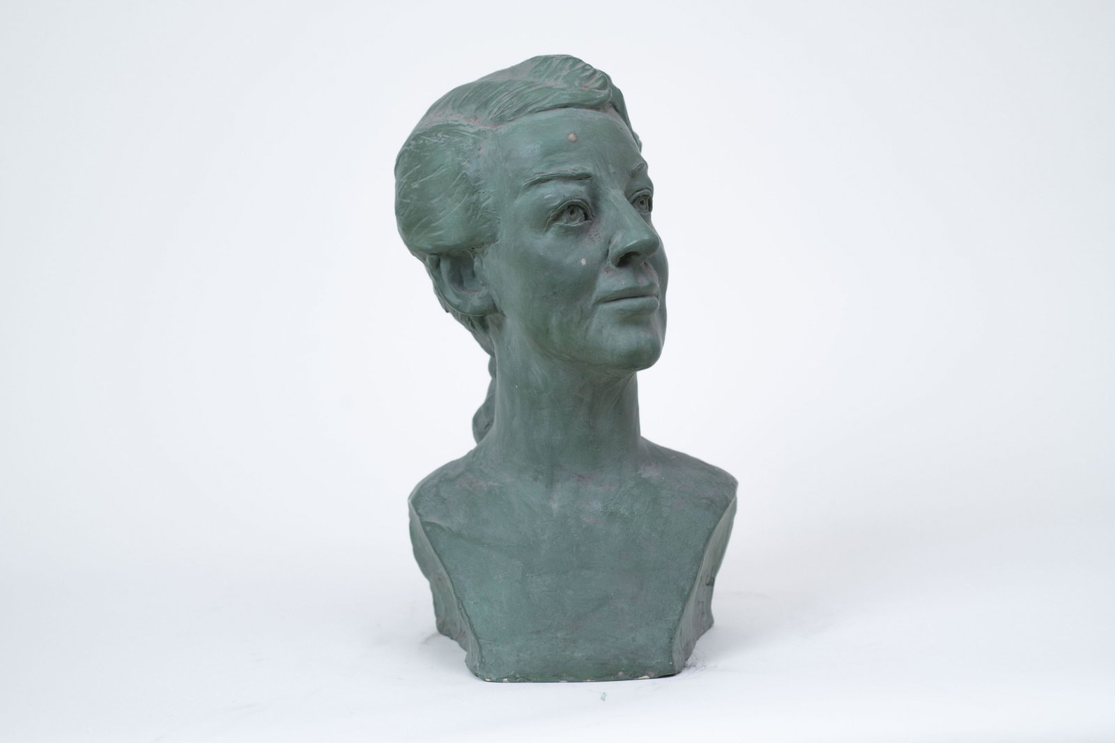 Untitled Bust Livingston Welch 1952: Clay - 9" x 9" x 16.5". From Lubec, Maine estate. See photos for condition and details. Local pick-up available on February 4th or 3rd party shipping available. Please see terms