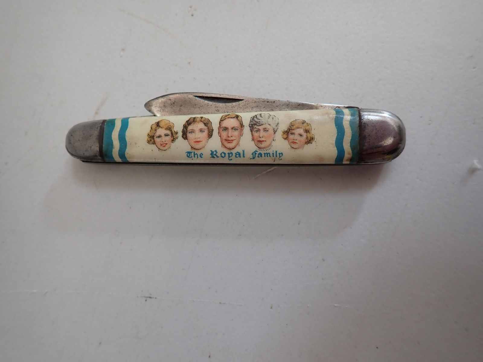 Vintage British Royalty Pocket Knife with Royal Family Members (1 of 6)