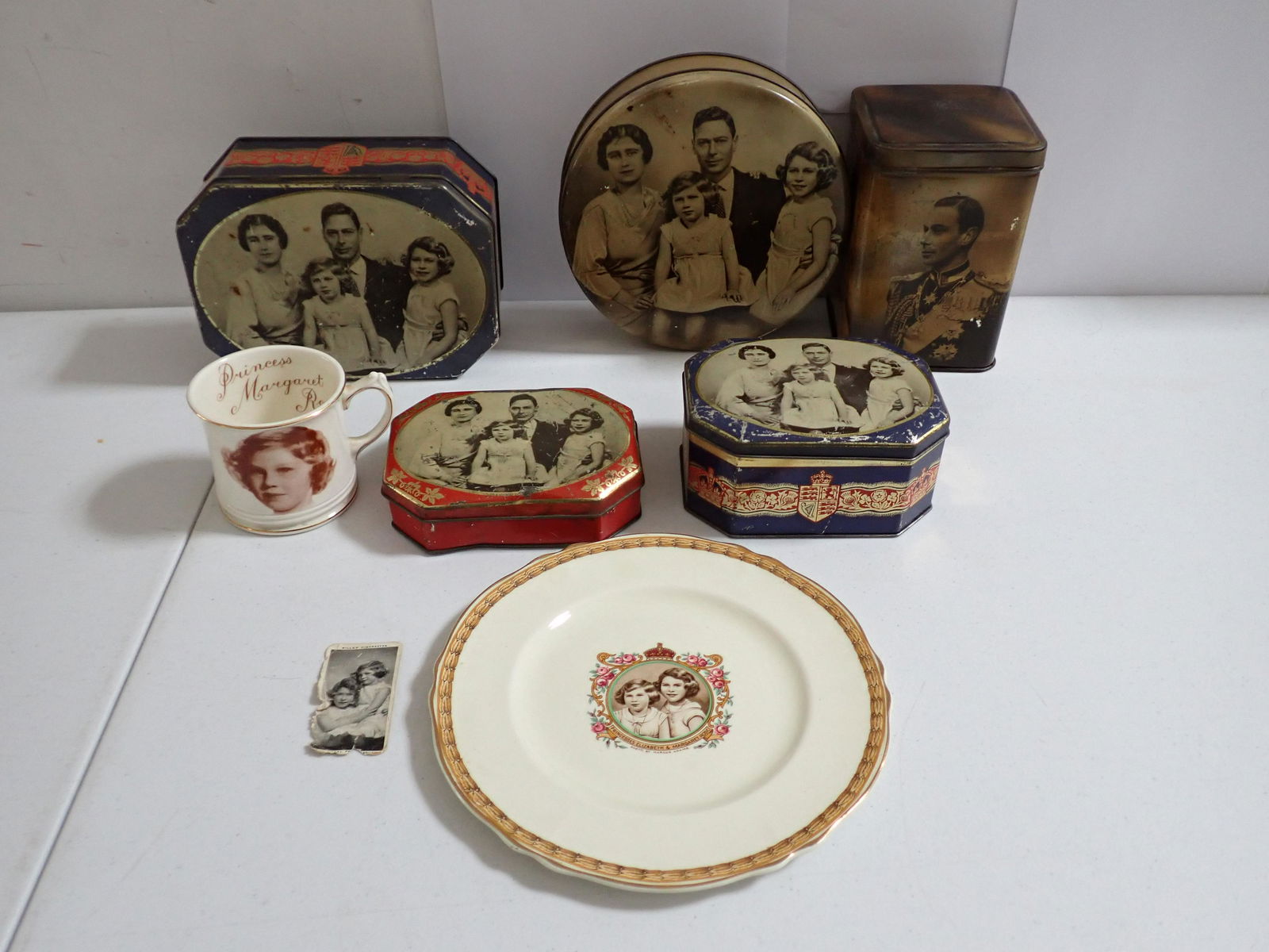 1936 Royal Family Tins & Other Royal Family China (1 of 20)