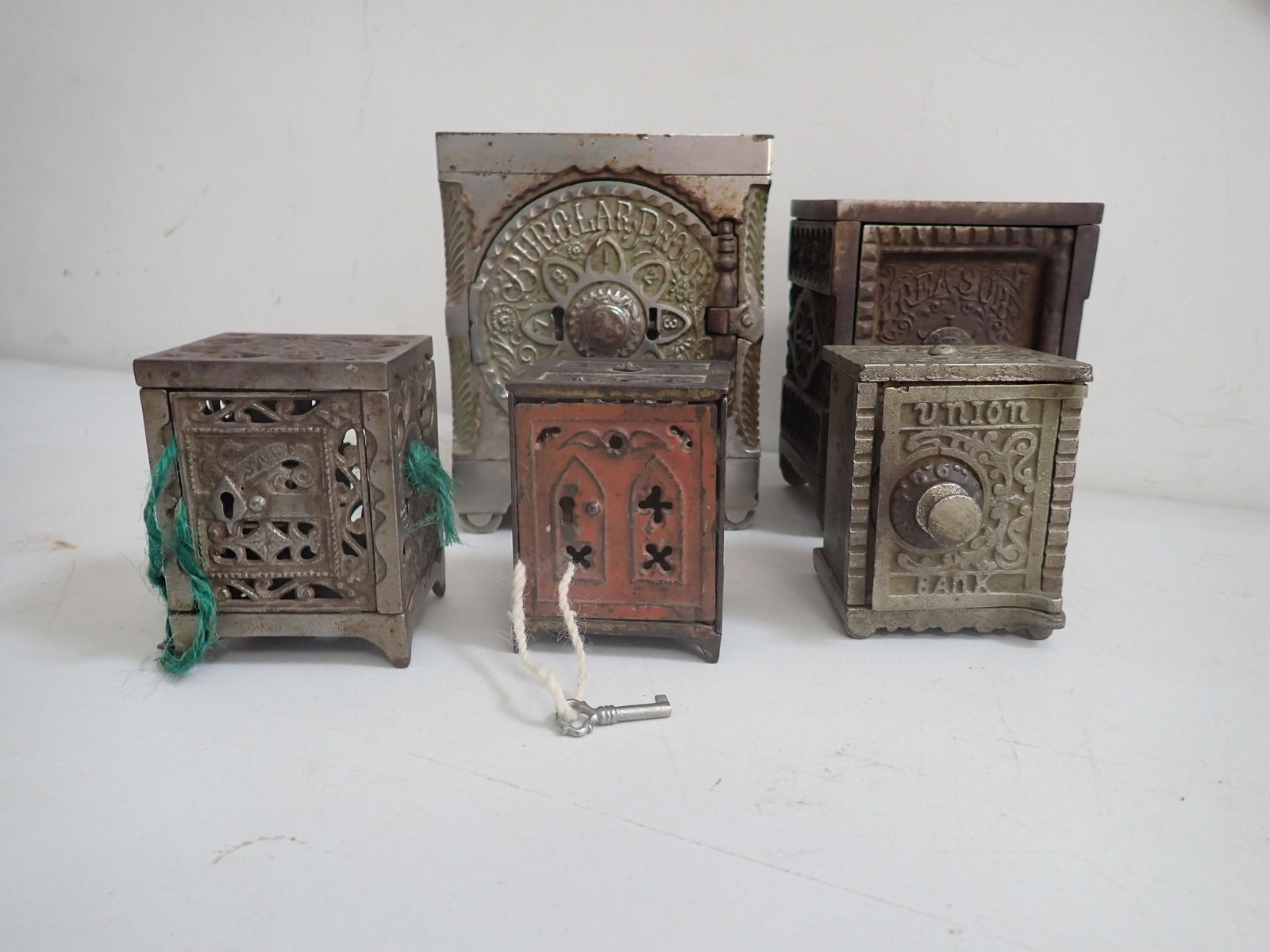 5 Cast Iron Safe Banks. J.E. Stevens, Kenton "Union Bank" & Others (1 of 18)