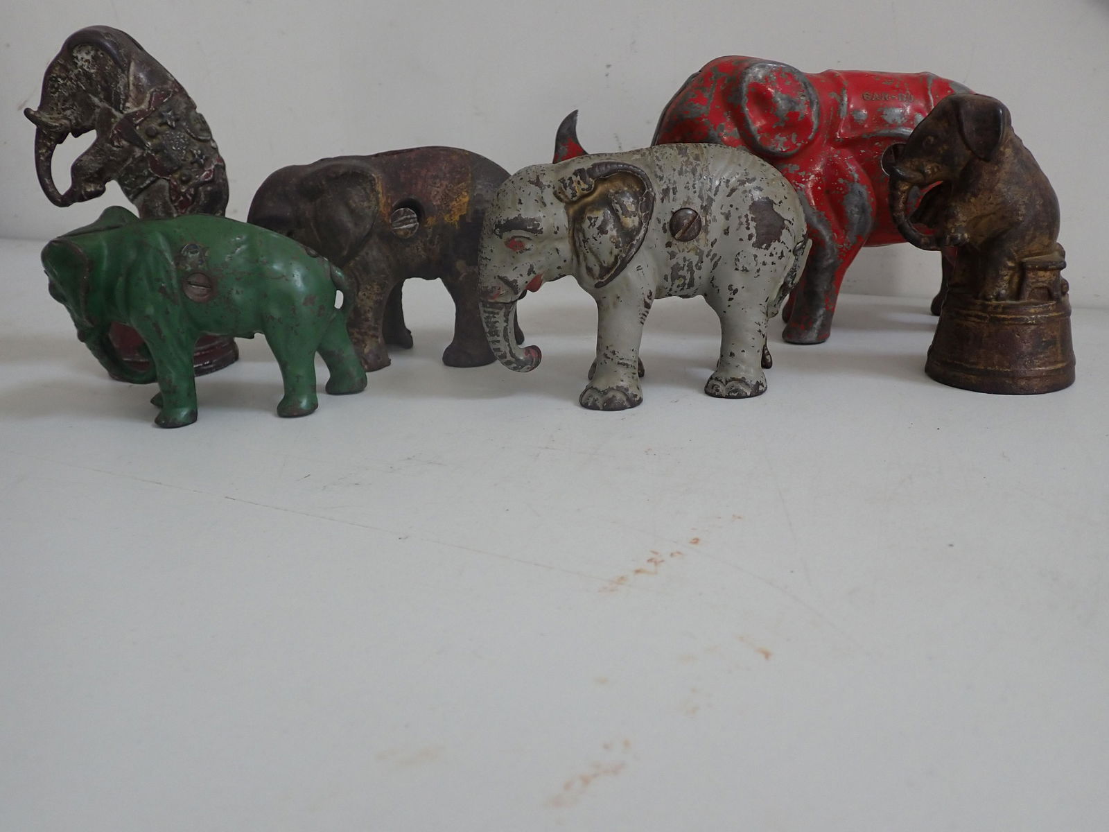 Gah-Ru Mechanical and 5 Other Cast Iron Elephant Banks (1 of 17)