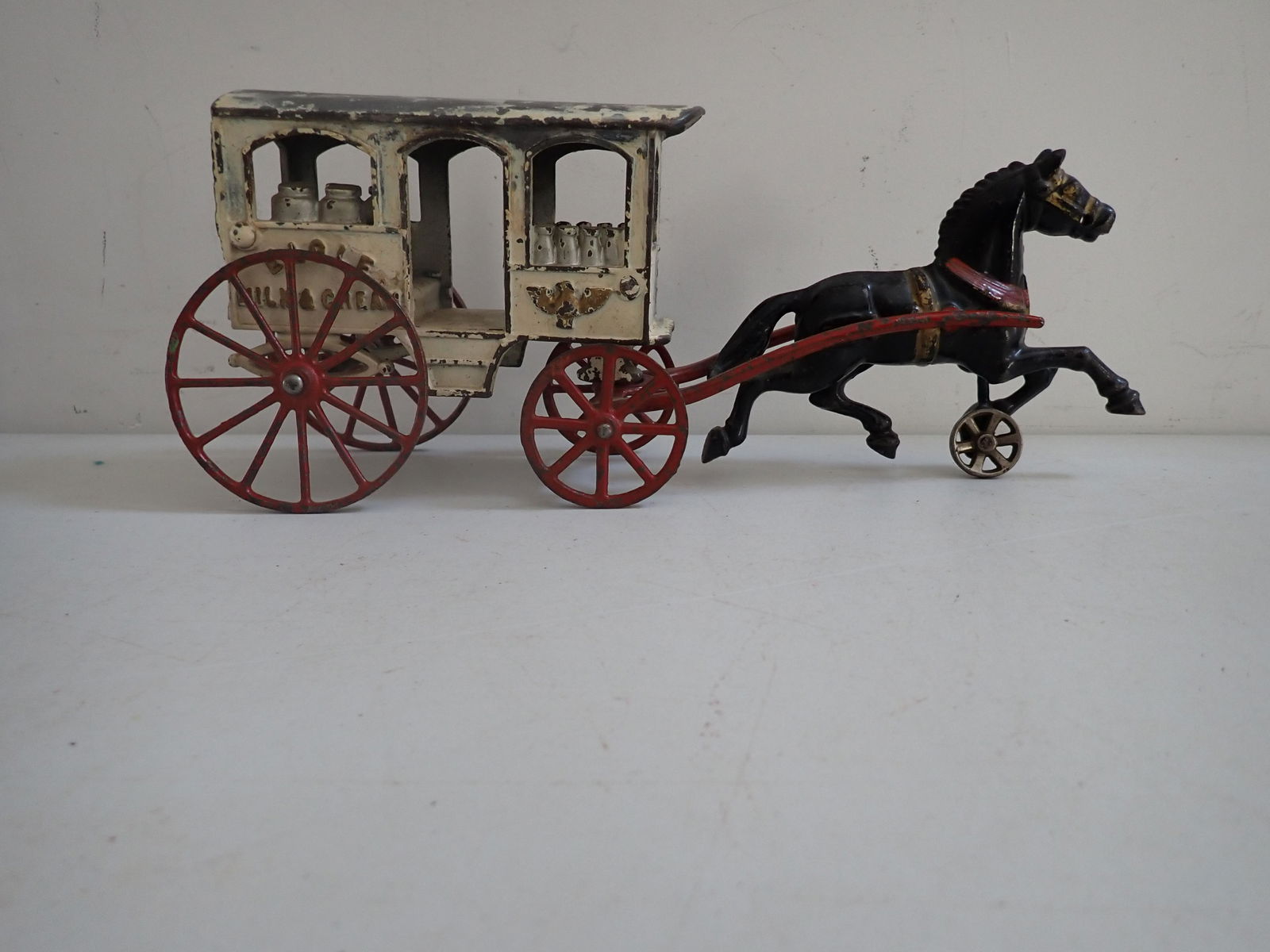Hubley Cast Iron Horse Drawn Eagle Milk & Cream Wagon Toy (1 of 11)