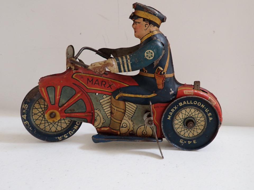 Wind Up Marx Tin Toy Motorcycle Policeman. (1 of 11)