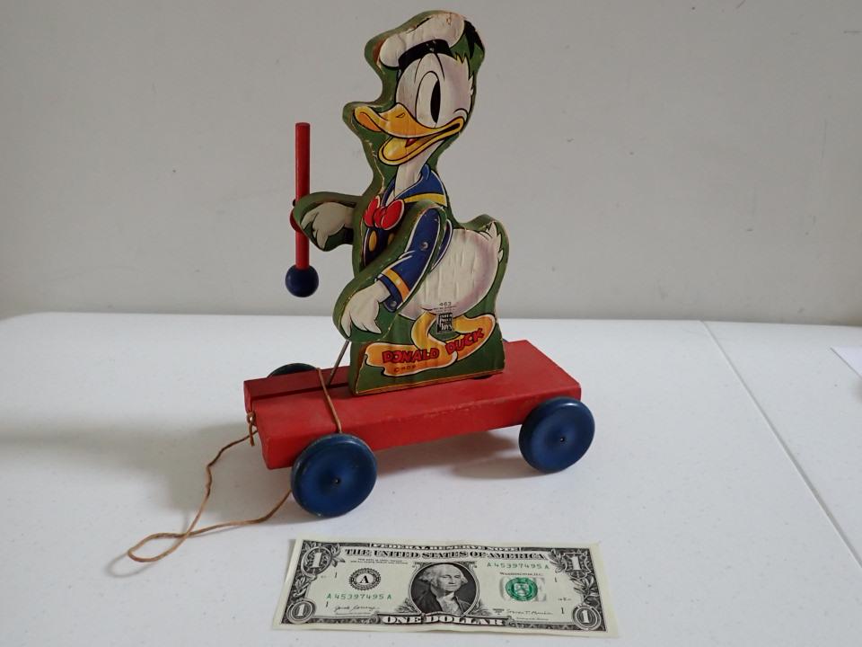 Donald Duck 463 Fisher Price Pull Toy (1 of 2)