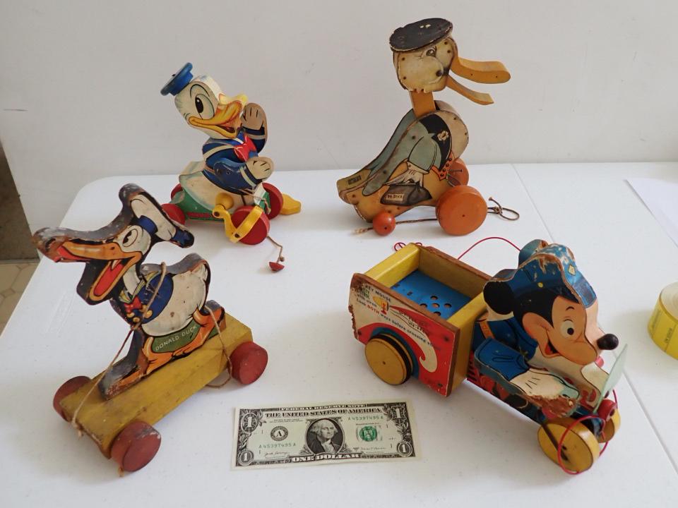Dr. Duck, Mickey Mouse Safety Patrol & 2 Donald Duck Pull Toys (1 of 18)