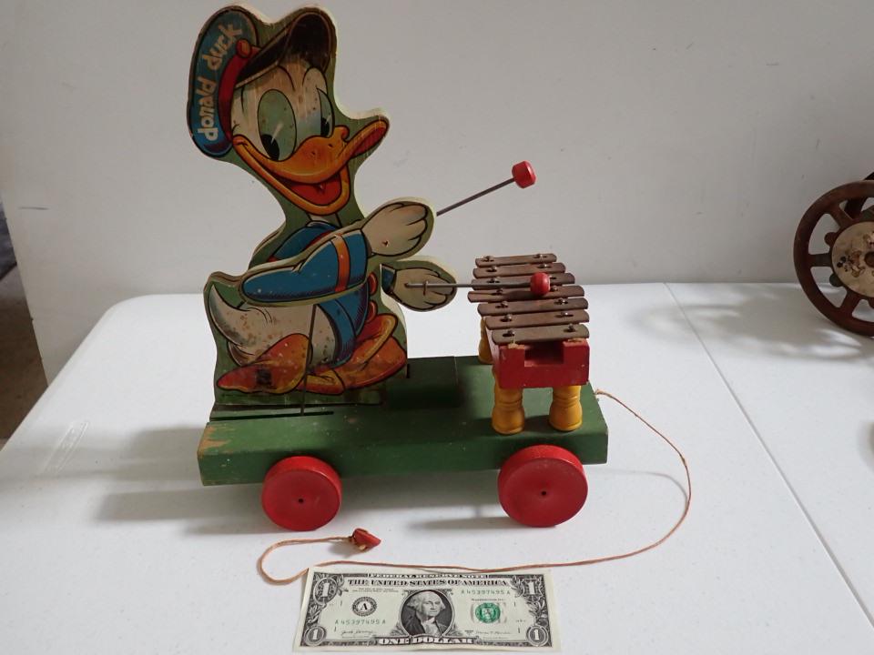 Donald Duck Playing Xylophone Vintage Fisher Price Pull Toy (1 of 4)