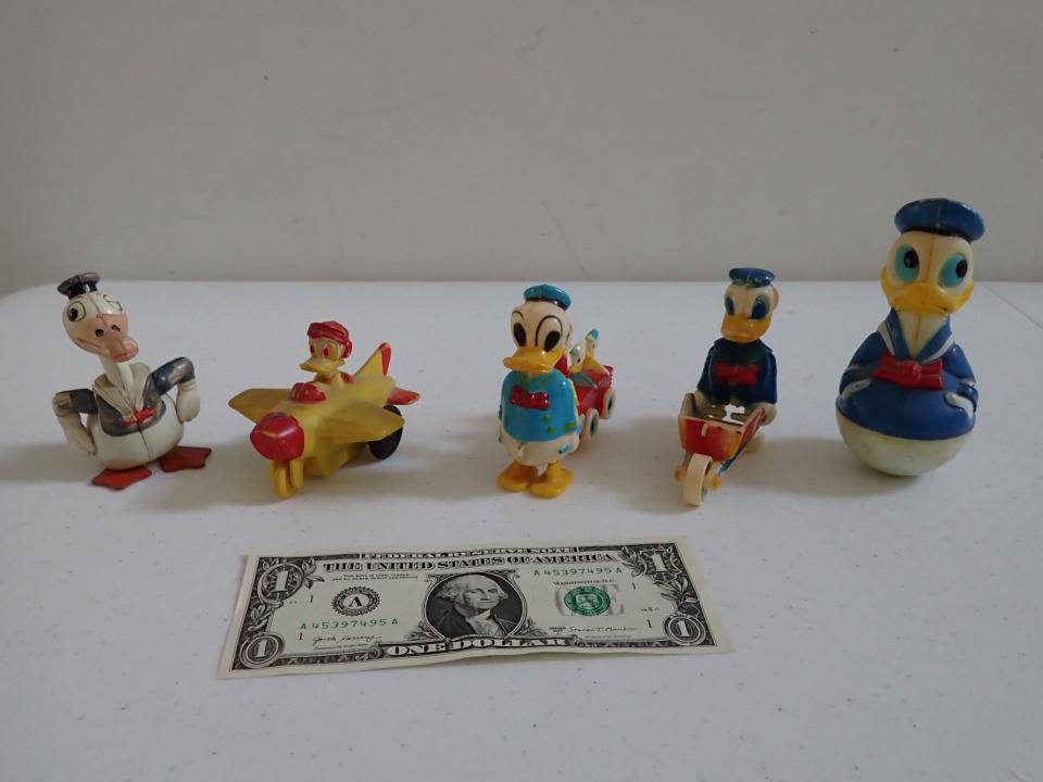 5 Plastic Ramp Walker and Other Donald Duck Toys (1 of 13)