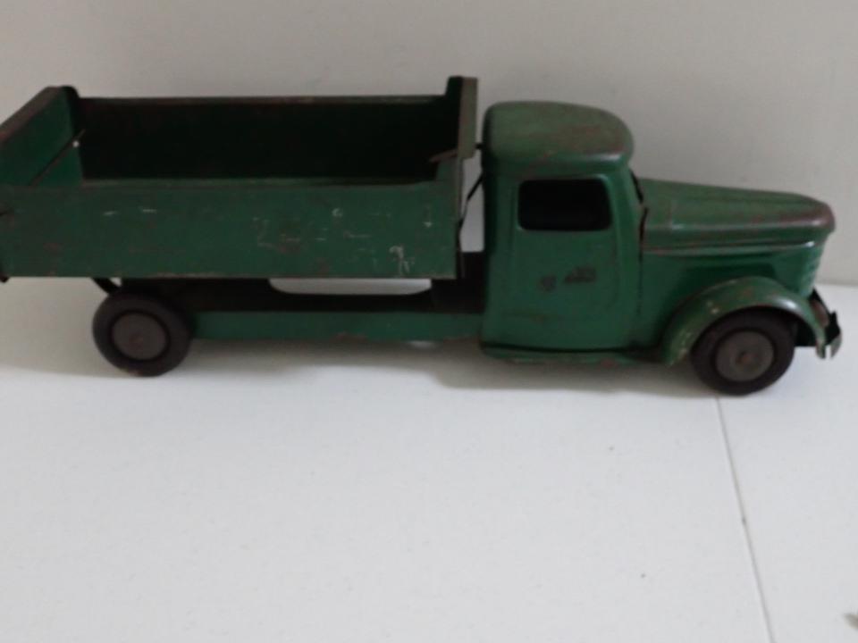 Structo Toys, Freeport, Illinois, Pressed Steel Truck (1 of 10)