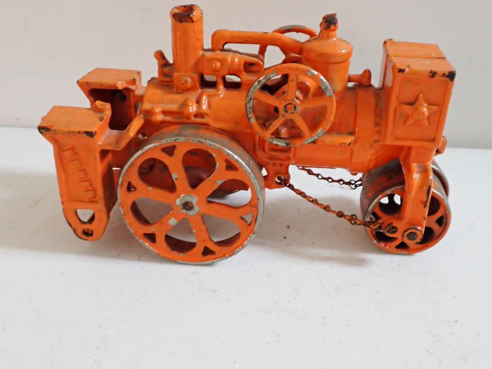 Huber Cast Iron Steam Roller. (1 of 11)