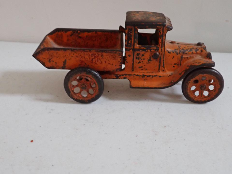 Arcade Cast Iron Dump Truck. Stamped 219. (1 of 12)