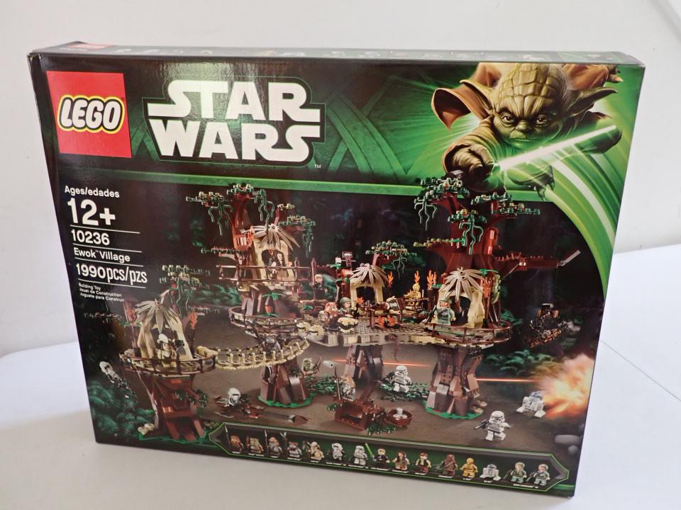 Lego Star Wars Ewok Village 10236 MIB (1 of 6)