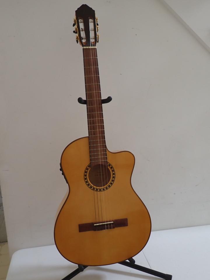 Lucero Classical Guitar. Model No. LFB250SCE (1 of 12)