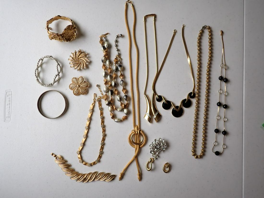 Trifari Signed Necklaces, Pins & Earrings: Please see pictures for condition and details
