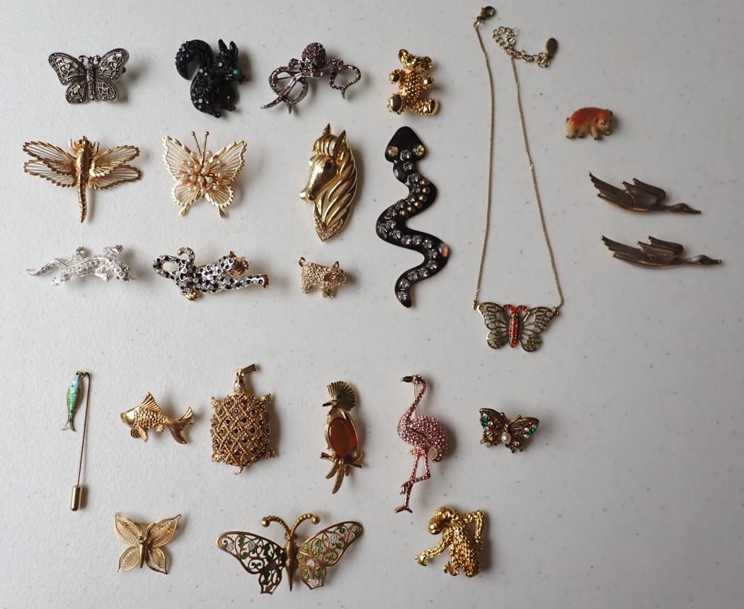 Sterling & Signed Roman, Pell, Gerry, Monet & Other Animal Pins: Sterling 925 Butterfly Pin, Pell Squirrel, Pell Octopus, Monet Butterfly (2 pearls loose but there), Monet Dragon Fly, Roman Pig (missing pin), Roman Lizard, Roman Leopard, Pilgrim Butterfly necklace,