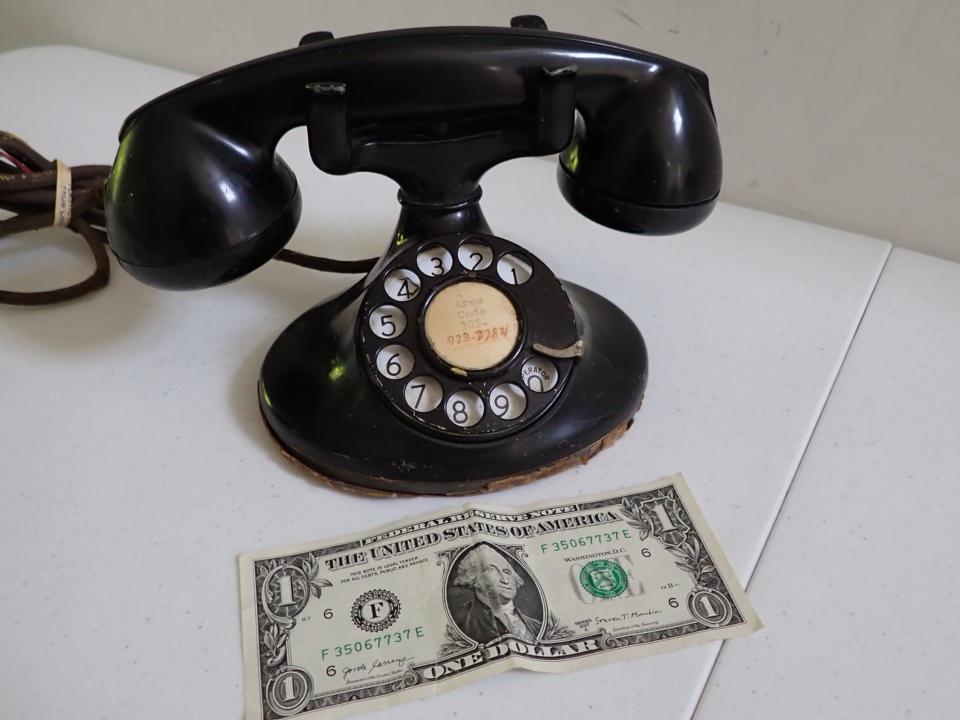 Art Deco Telephone - D1 USA: Handset has no cord attached. Good Overall Condition. A little wear.