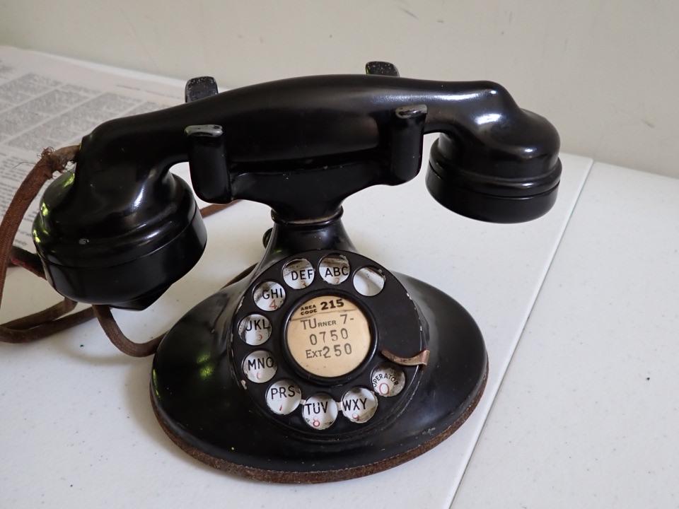 D1 USA Leich Handset Art Deco Telephone With Cord: Rotary Worn. Overall Good Condition with very little wear