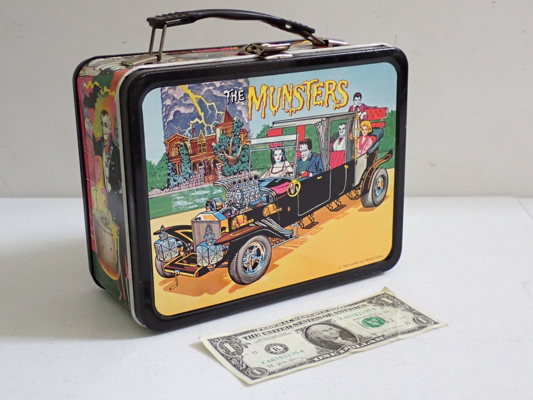 1964 Munsters Lunchbox with Thermos (1 of 18)