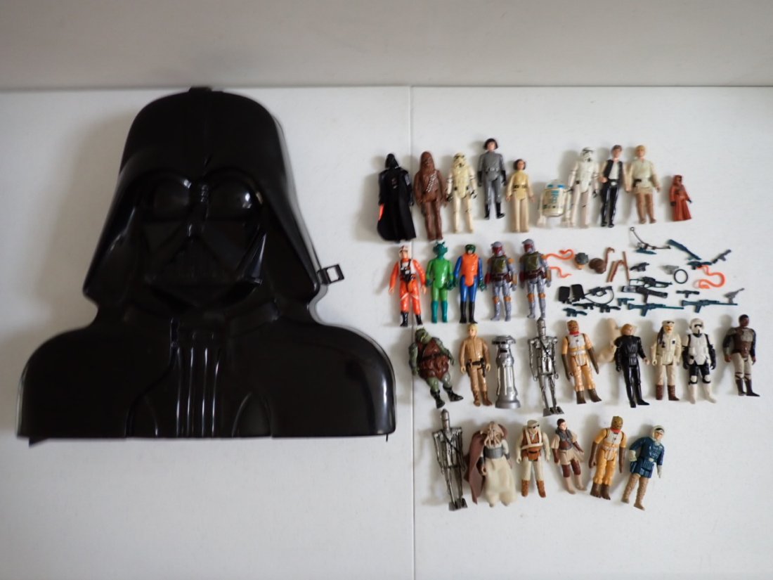 1977, 1979 and Other Star Wars Action Figures and Case (1 of 12)