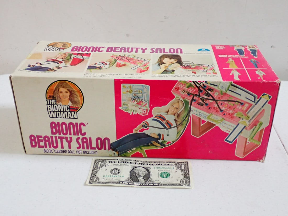 1974 The Bionic Woman Bionic Beauty Salon in Box (1 of 5)